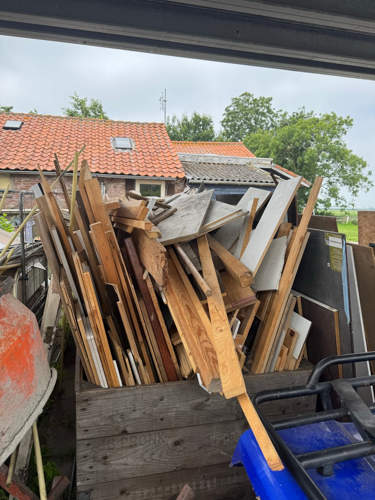Diverse partij hout, ideaal voor brandhout of knutselproject, Doe-het-zelf en Verbouw, Hout en Planken, Ophalen, Gebruikt, Overige typen