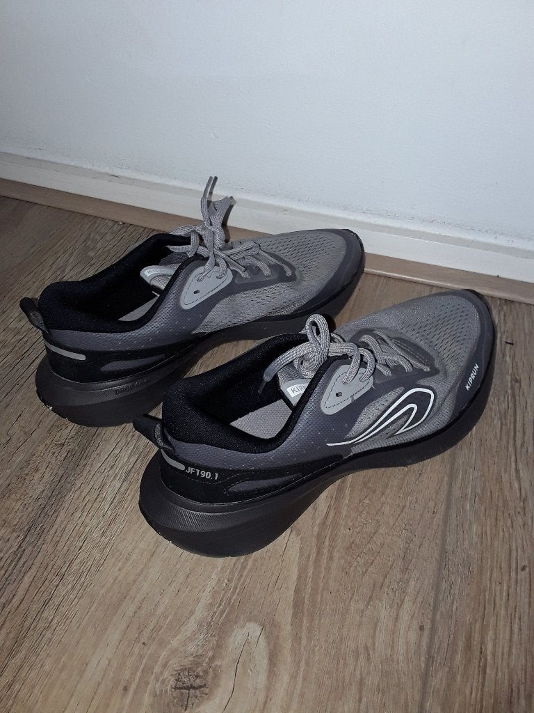 Kiprun Grijze Hardloopschoenen JF190.1 Maat 42, Sport en Fitness, Loopsport en Atletiek, Overige merken, Hardloopschoenen, Ophalen of Verzenden