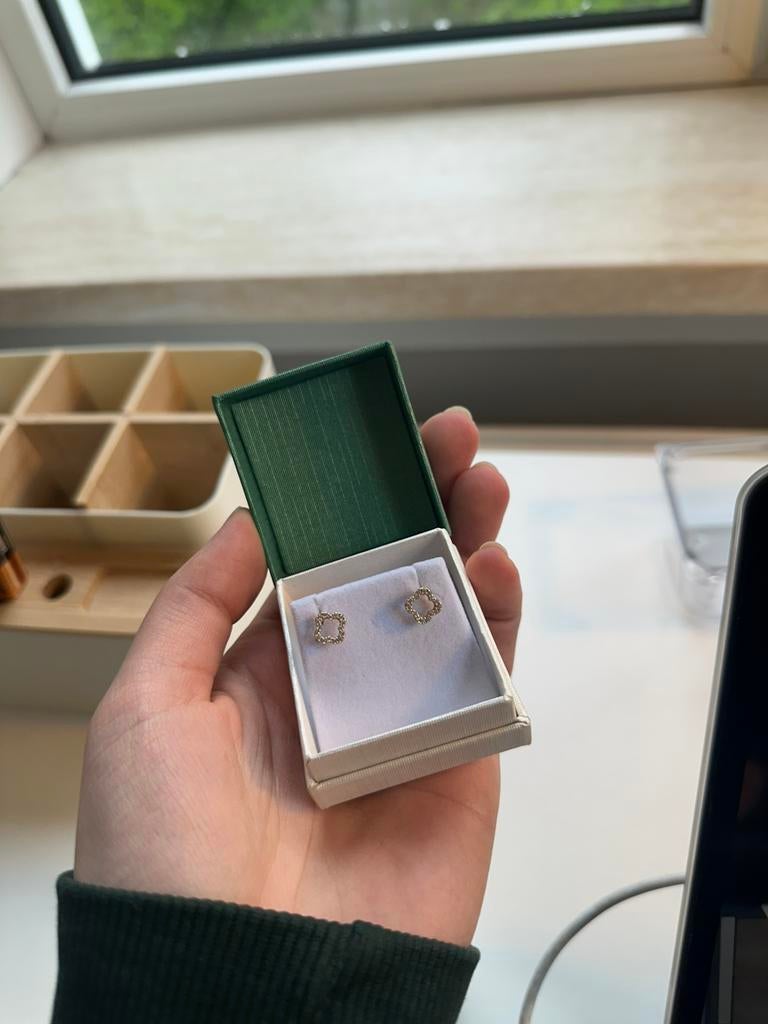 14 karaat oorbellen klaver mostert juwelier, Ophalen of Verzenden, Zo goed als nieuw, Knopjes of Stekers, Goud