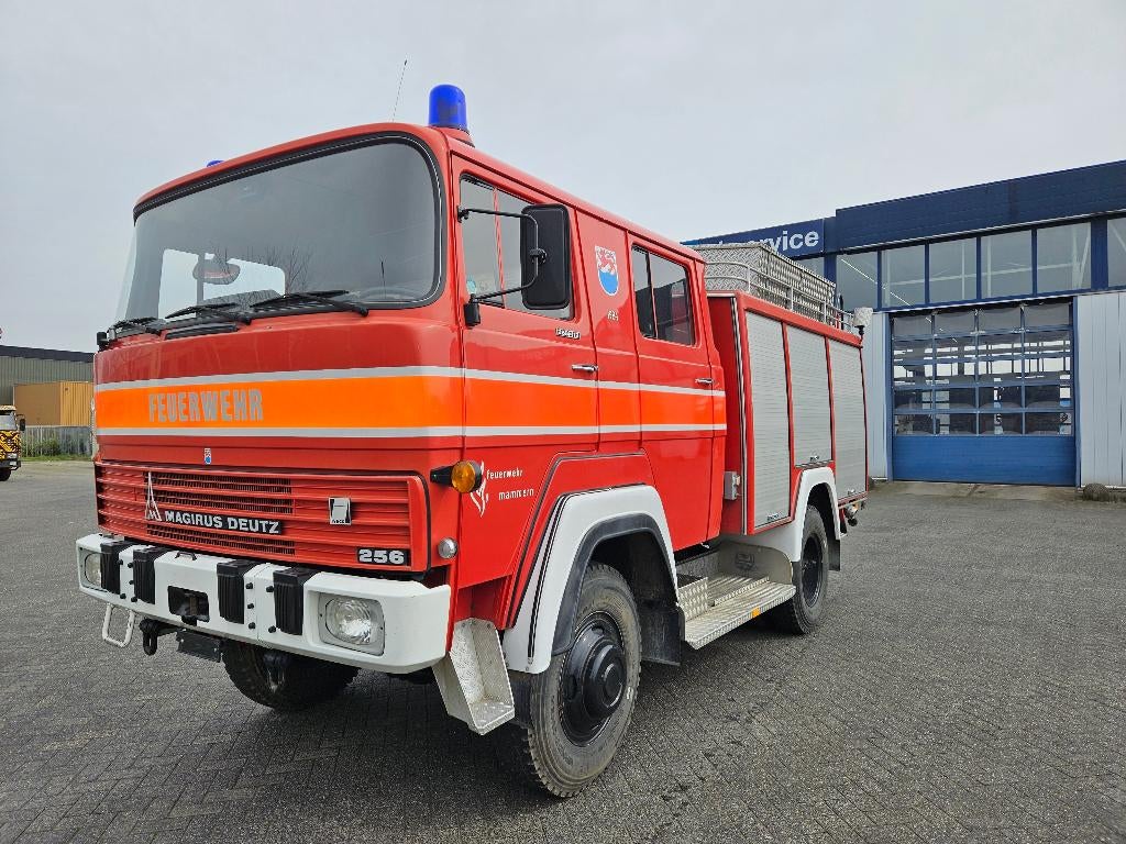 Magirus Deutz 4x4 1984 brandweer automaat expeditie camper, Stof, Trekhaak, 7 stoelen, Diesel