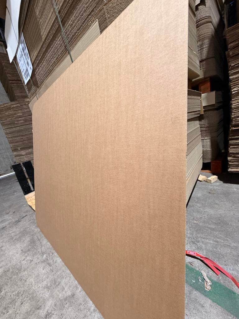 Nieuwe golfkarton platen 130x110 cm, 3mm dik, 225 per pallet, Ophalen
