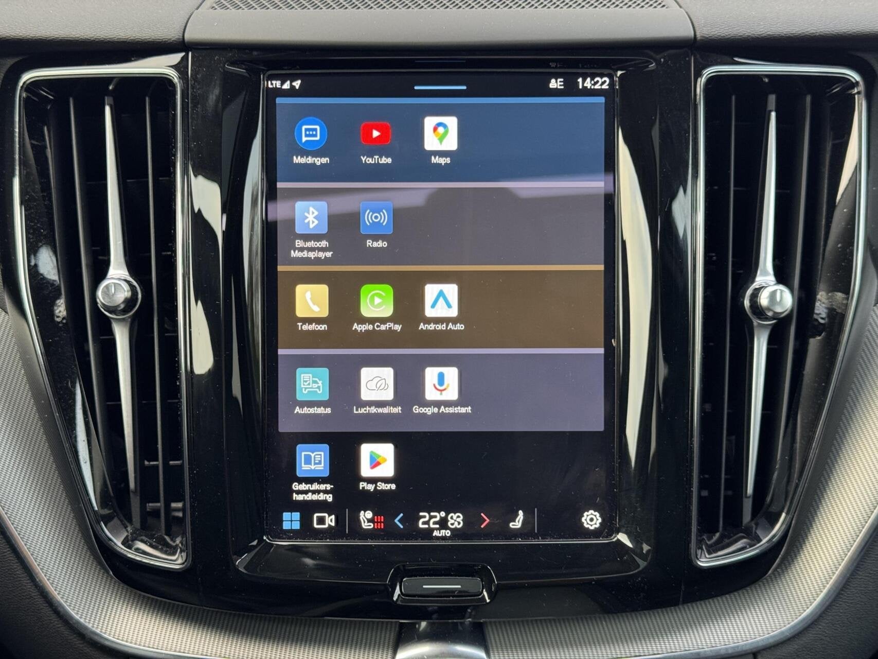 Volvo XC60 T6 Plug-in hybrid AWD Plus Dark | Pano dak | 360, Auto's, Automaat, Gebruikt, 4 cilinders, 1969 cc