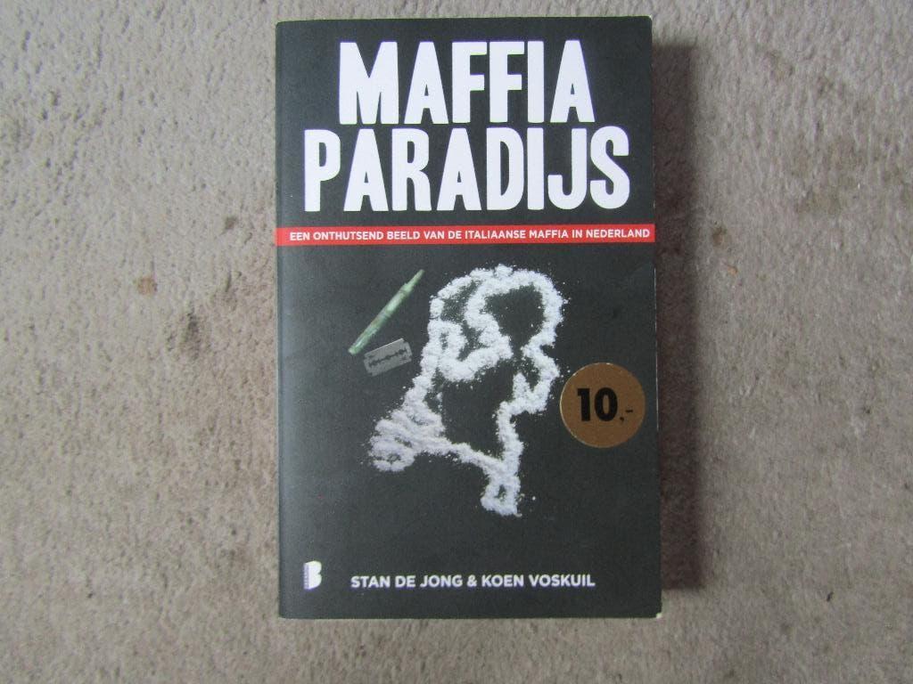 Boek: Maffia paradijs, Gelezen, Stan de Jong, Ophalen of Verzenden, Nederland