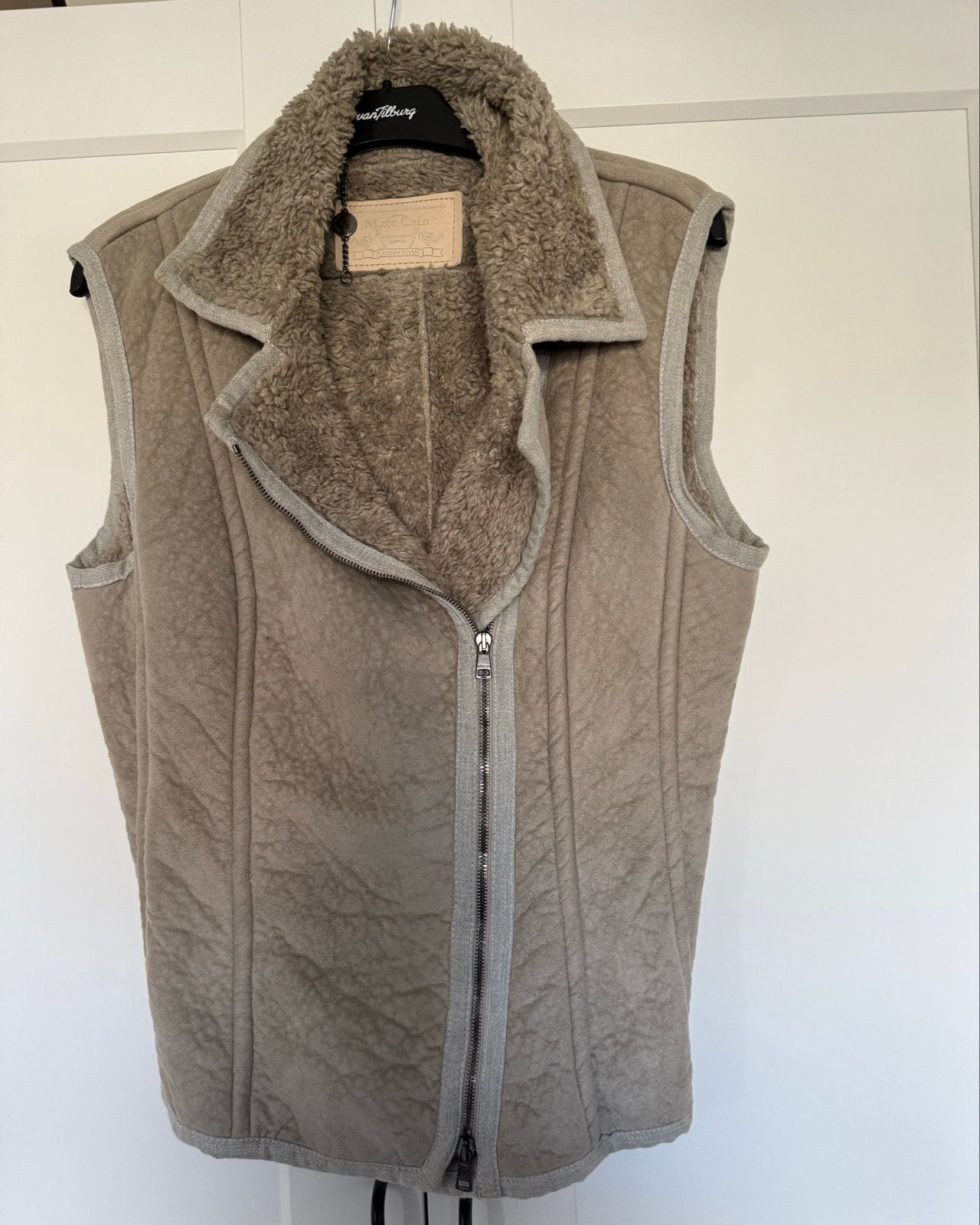 Marc Cain vest/bodywarmer met teddy voering, Verzenden, Zo goed als nieuw, Maat 38/40 (M), Beige