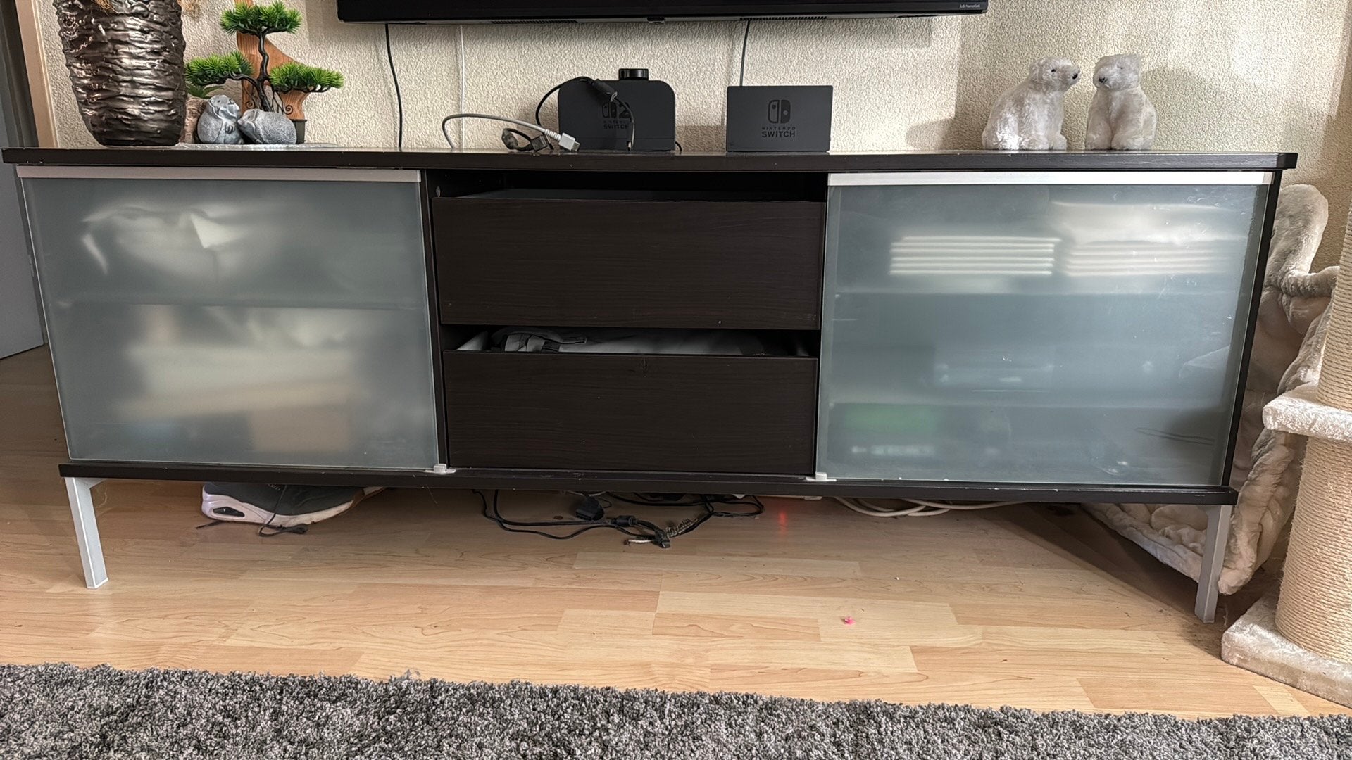 Grote TV kast zwart/ glas, Ophalen, 150 tot 200 cm, Zo goed als nieuw, Minder dan 100 cm