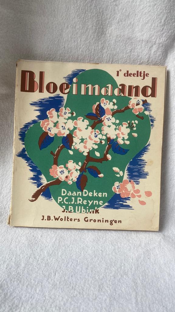 boek Bloeimaand 1-3-4 lagere school leesboek, Boeken, Ophalen of Verzenden, Gelezen, Fictie algemeen