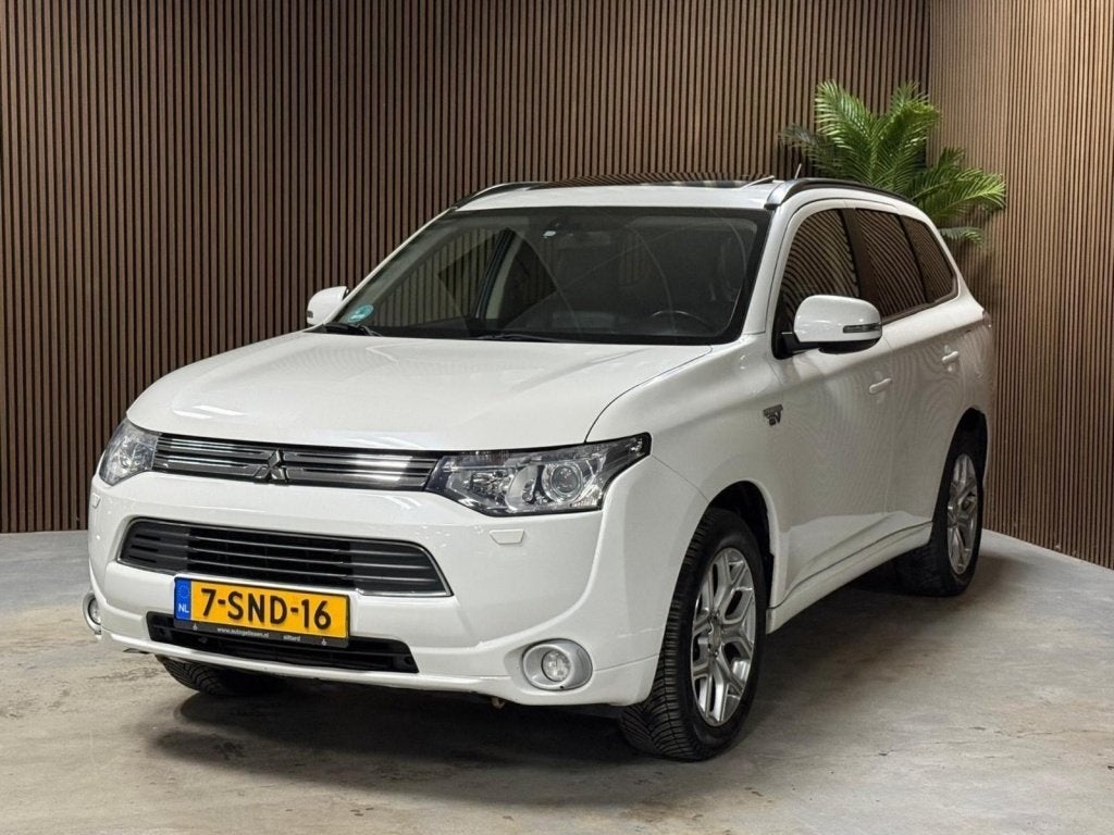 Mitsubishi Outlander 2.0 PHEV Instyle (bj 2013, automaat), Auto's, 4 cilinders, Wit, Hybride Elektrisch/Benzine, SUV of Terreinwagen