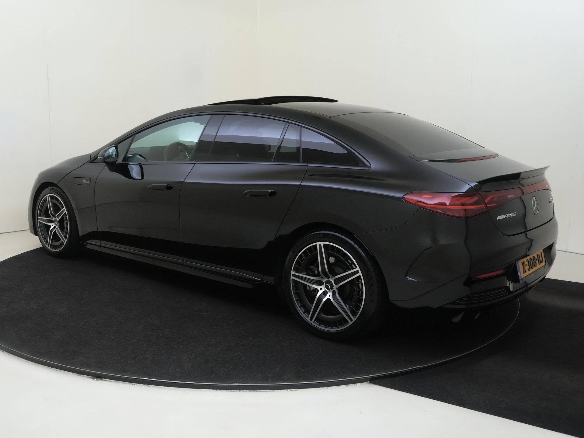 Mercedes-Benz EQE AMG 53 4MATIC+ 90 kWh / Panoramadak/ Night, Auto's, Automaat, Stof, 750 kg, 124 €/maand