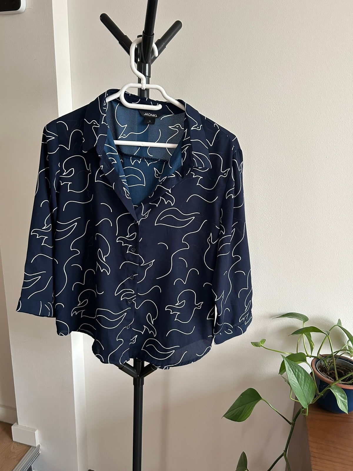 Donkerblauw blousje maat M Monki, Ophalen of Verzenden, Zo goed als nieuw, Maat 38/40 (M), Blauw