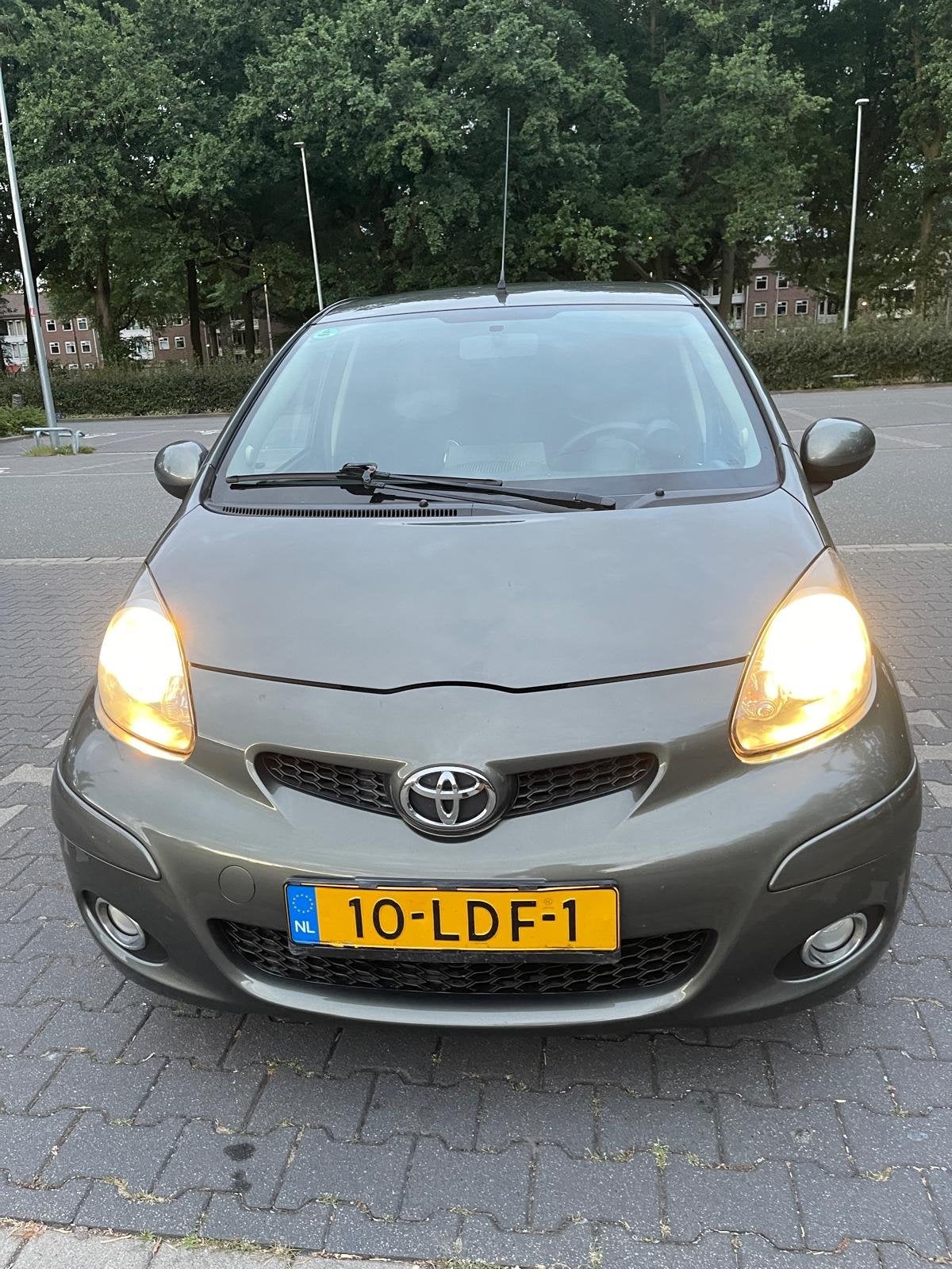 Toyota Aygo 1.0 12V Vvt-i 2010  Airco Apk Carplay, Voorwielaandrijving, Zwart, 4 stoelen, Origineel Nederlands