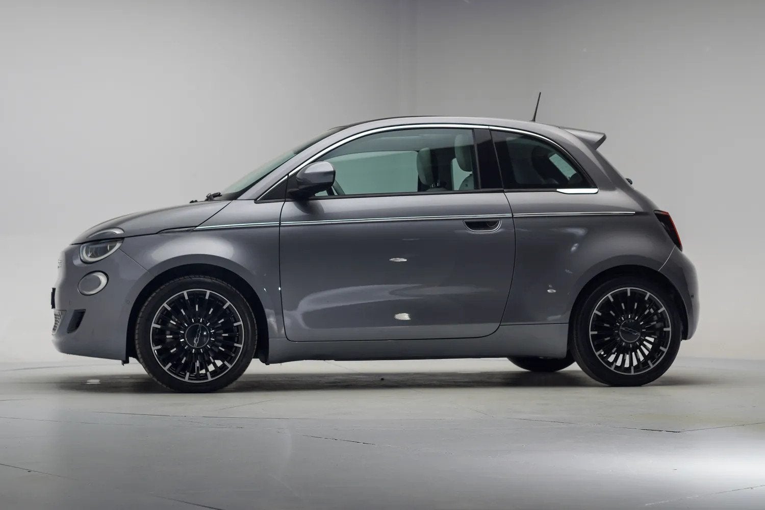 Fiat 500E 42 kWh La Prima [ Panoramadak Adapt.cruise Leder ], Auto's, Fiat, Automaat, 0 cilinders, Gebruikt, 118 pk