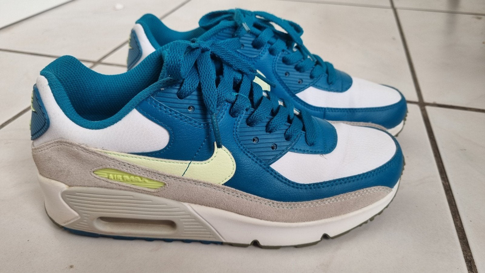 Nike Air Max 90 sneakers - Maat 38.5, Kinderen en Baby's, Kinderkleding | Schoenen en Sokken, Verzenden, Zo goed als nieuw, Nike