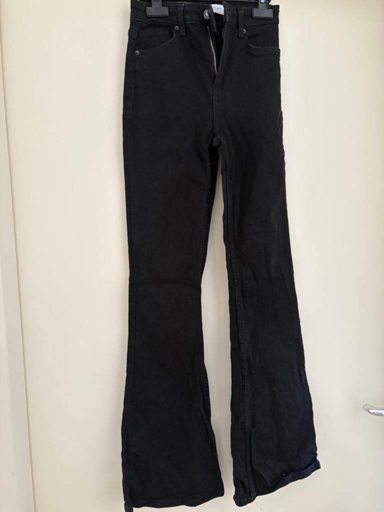 Bershka flared jeans maat 34, Verzenden, Zo goed als nieuw, Zwart, W27 (confectie 34) of kleiner