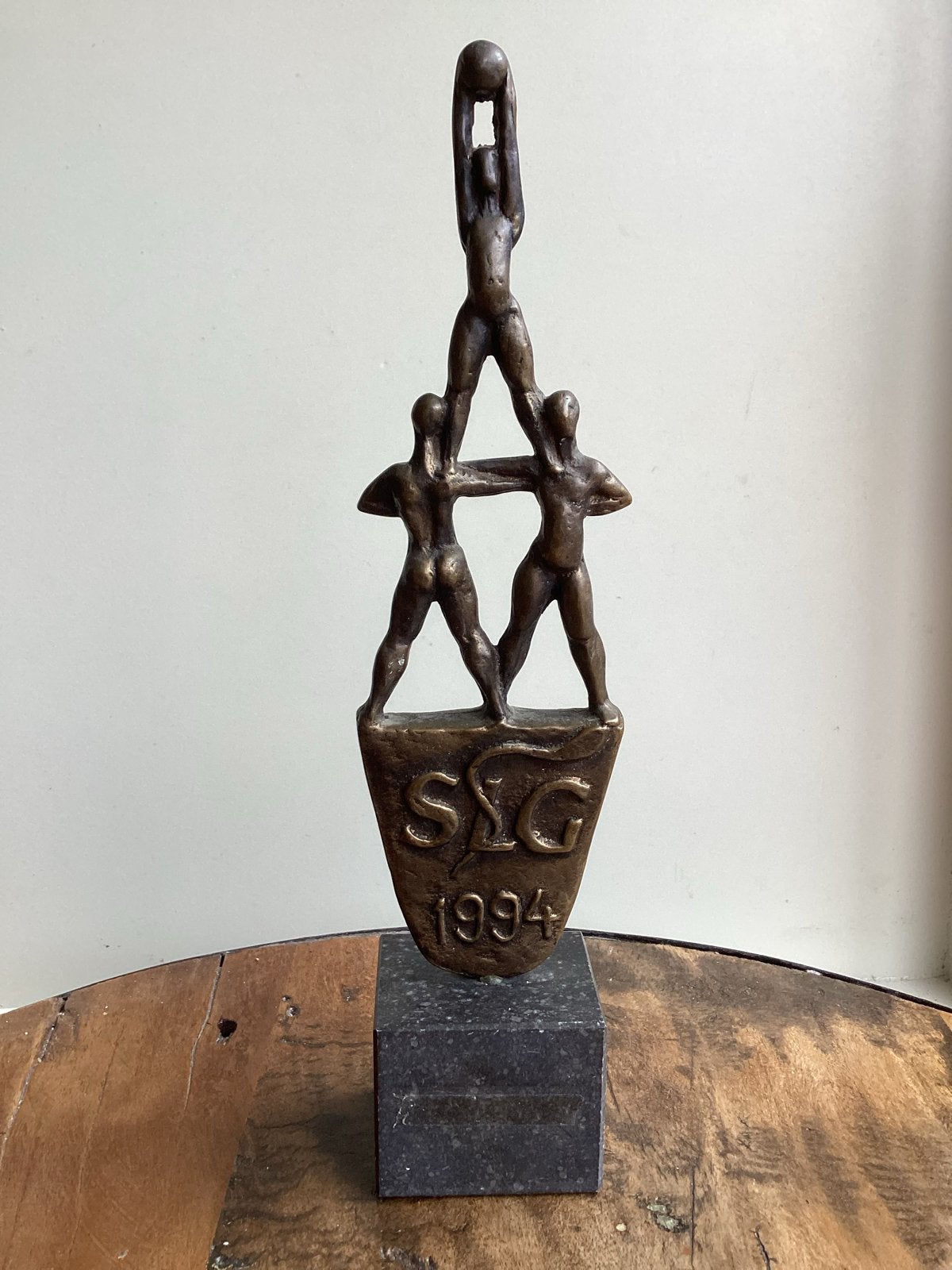 Bronzen beeld 'Menselijke Piramide' - SG 1994, Groep mensen, Ophalen of Verzenden, Brons, Beeld