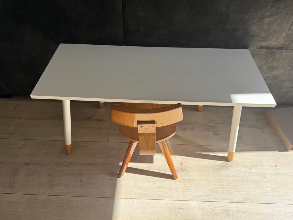 Leuke kindertafel met ouderwets school stoeltje, Ophalen, Gebruikt