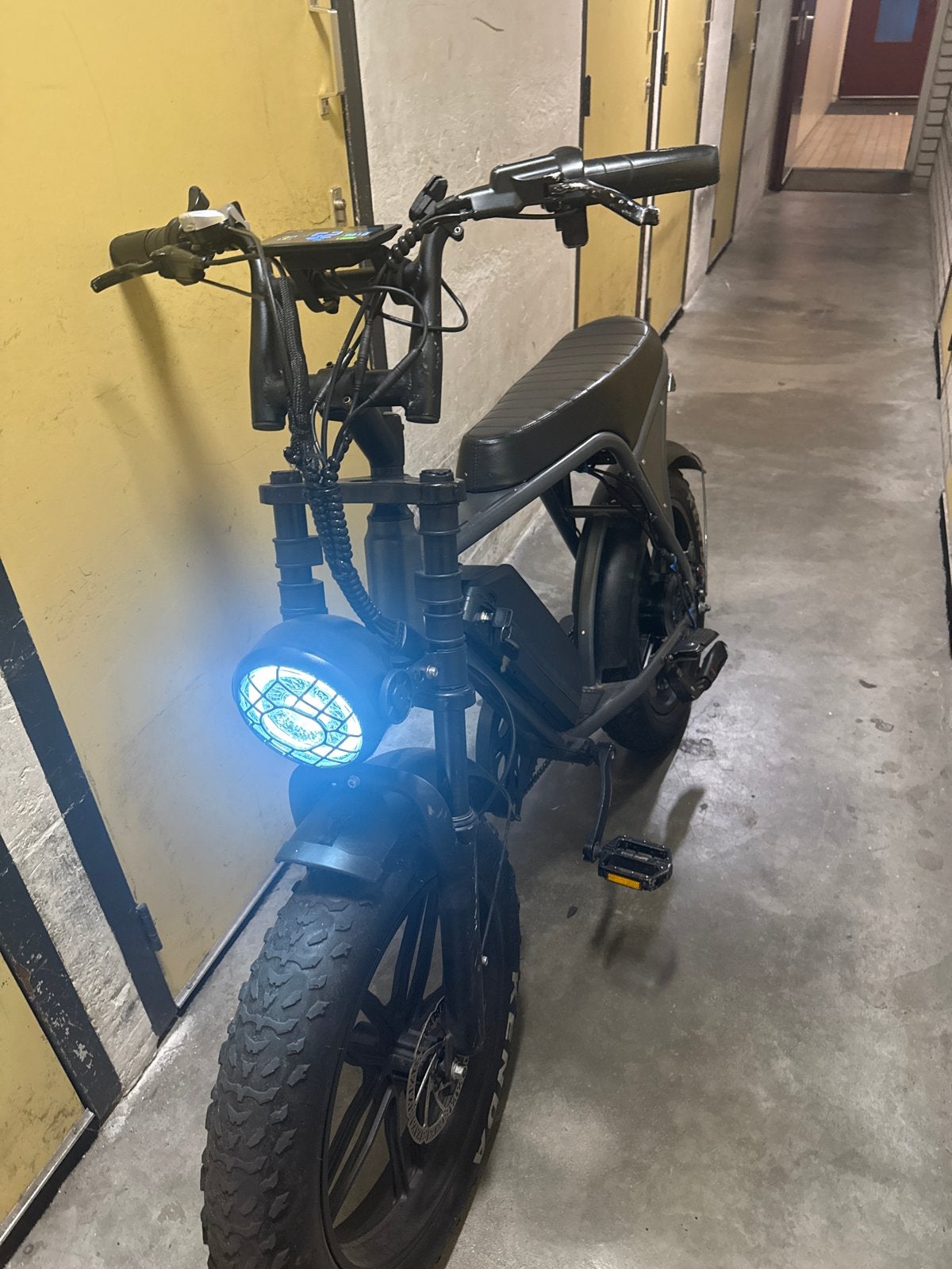 ouxi v8, Gebruikt, 51 tot 55 cm, 30 tot 50 km per accu, Ophalen