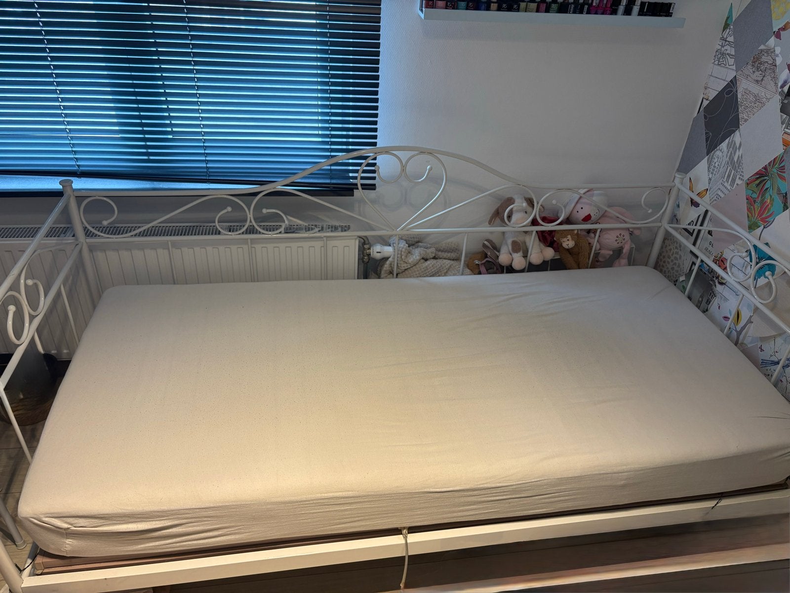 Eenpersoonsbed met matras en hoeslaken (vlek op matras), Ophalen, Gebruikt, Eenpersoons, 210 cm