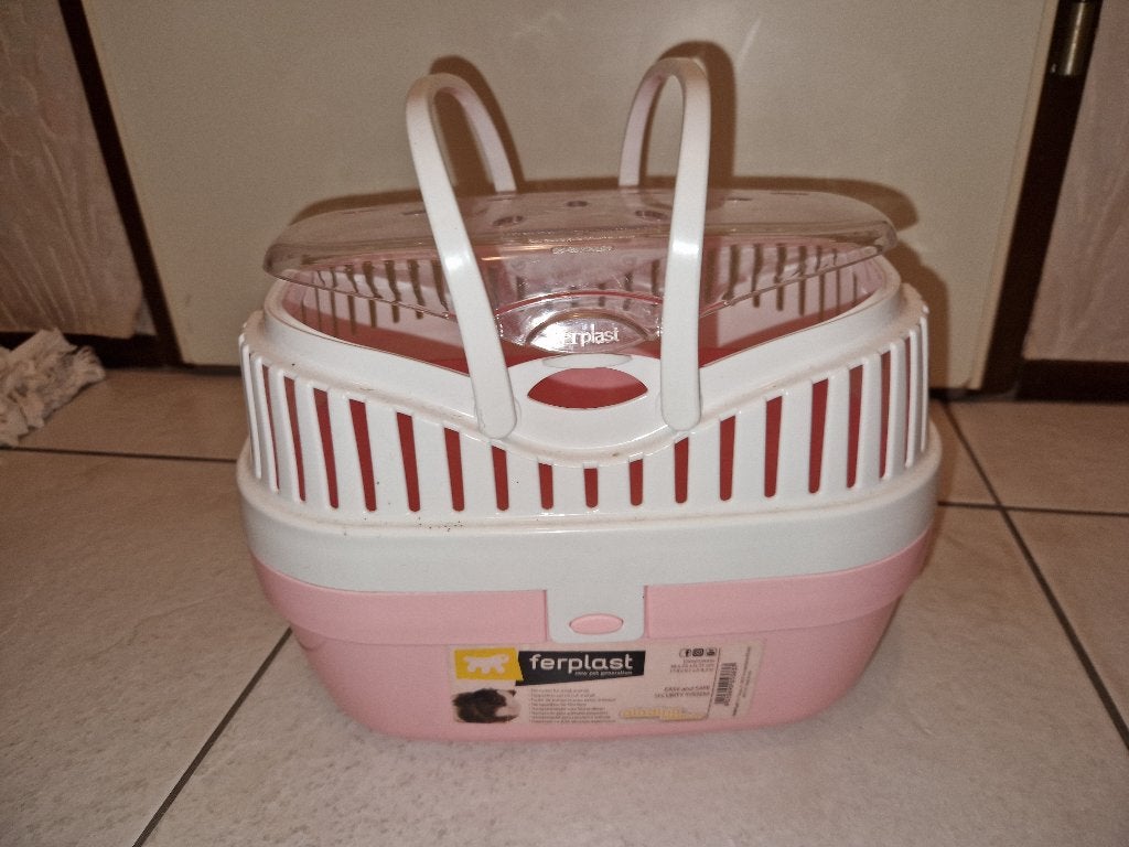 @D: Ferplast draagbox roze/wit voor cavia of konijn, Ophalen, Zo goed als nieuw, Transportkoffer of -box