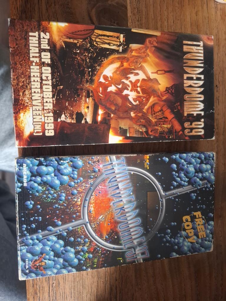 2x VHS Thunderdome '97 & '99 - Hardcore Gabber Tapes, Cd's en Dvd's, Vanaf 16 jaar, Ophalen of Verzenden, Gebruikt, Overige genres