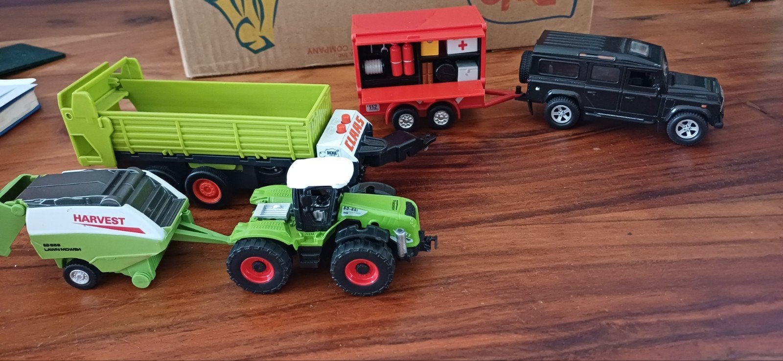 Speelgoedvoertuigen set: tractor, aanhangers, jeep, Ophalen, Zo goed als nieuw