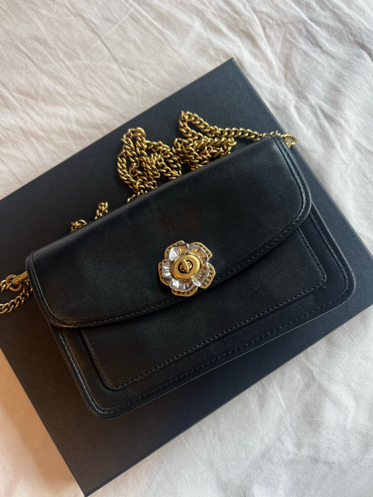 Coach Parker Crossbodytas Zwart Leer met Bloem Sluiting, Ophalen of Verzenden, Zo goed als nieuw, Zwart, Schoudertasje