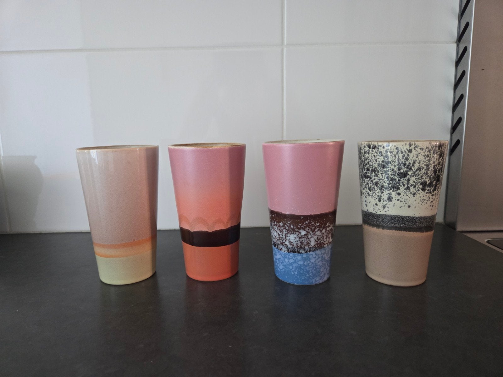 Set van 4 HK LIVING 70's keramiek latte mokken, Ophalen, Keramiek, Nieuw, Overige stijlen