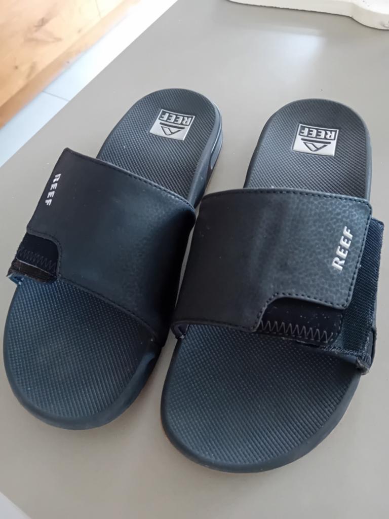 Nieuwe Reef slippers fanning maat 40 zwart, verstelbaar, Zwart, Ophalen of Verzenden, Zo goed als nieuw, Reef
