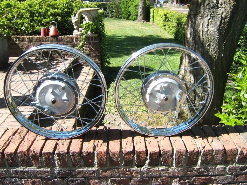 17 inch x 1.50 wielen set met  LELEU 160 mm naven, Fietsen en Brommers, Brommeronderdelen | Kreidler, Ophalen of Verzenden, Zo goed als nieuw
