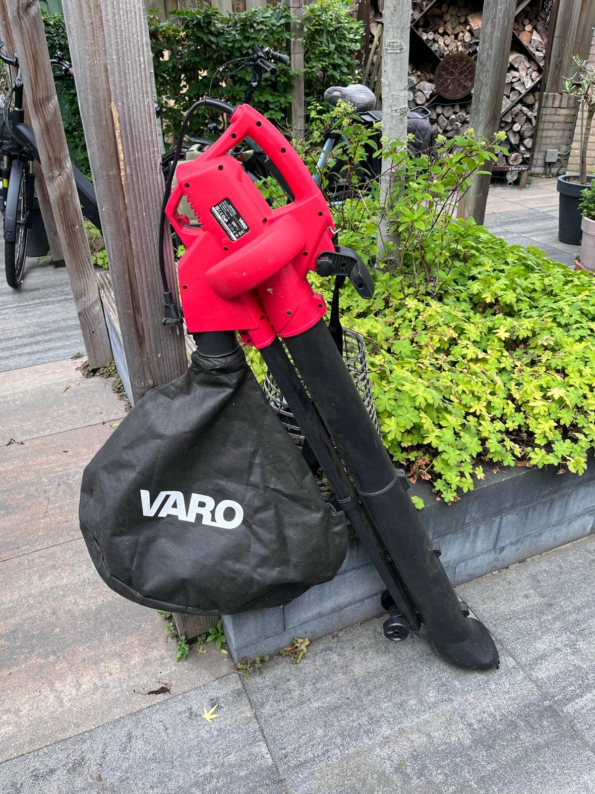 Varo PowerTools Bladblazer/Bladzuiger 3300W, Ophalen, Gebruikt, Handgedragen, Met opvangzak