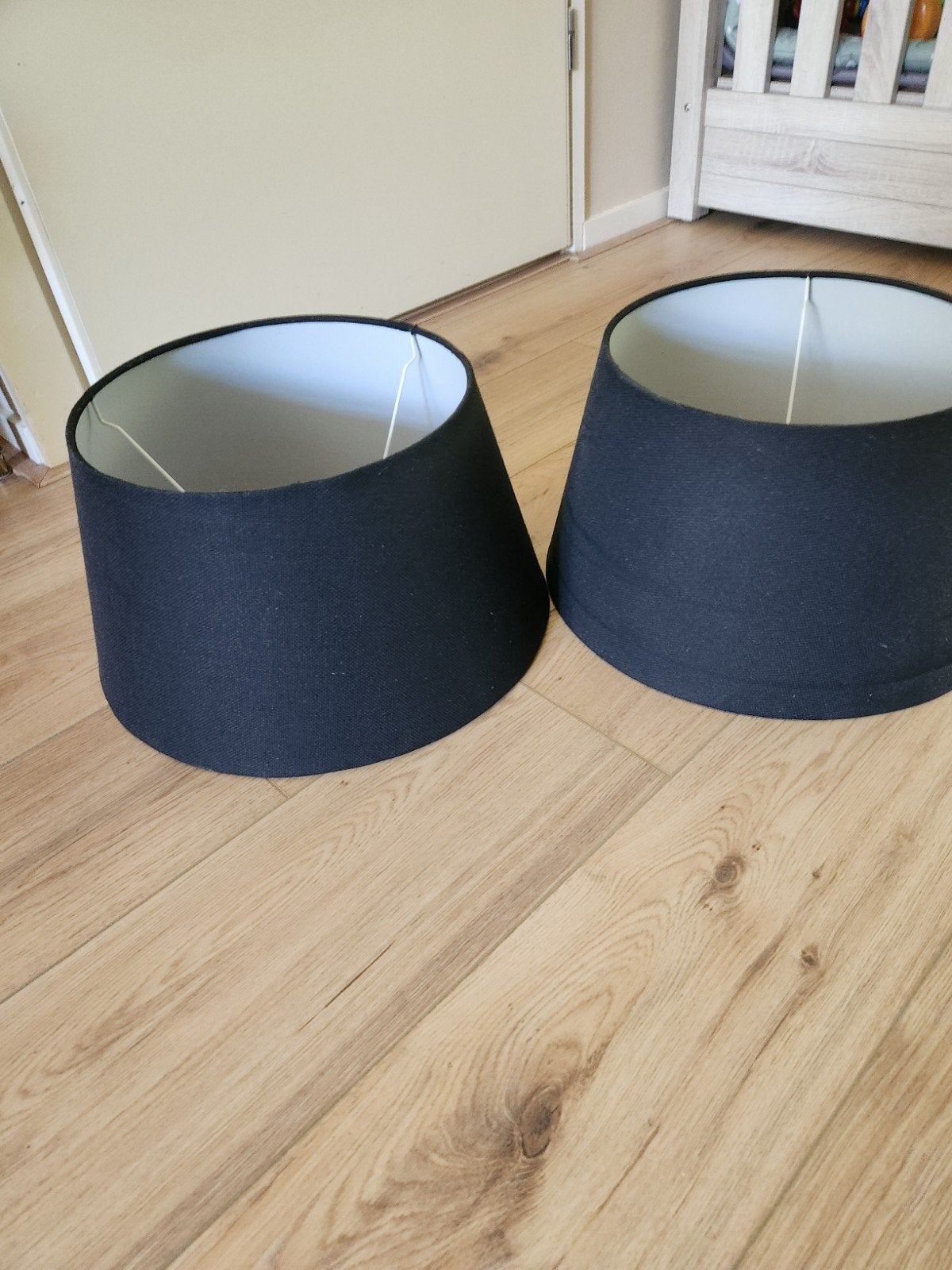 Twee grote zwarte lampenkappen, Ophalen of Verzenden, Zwart, Rond