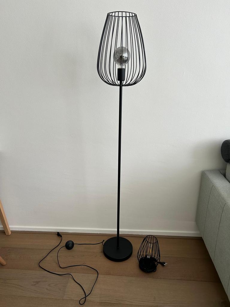 Zwarte staande lamp met draadkap - Modern design, Ophalen, Zo goed als nieuw, Metaal, 150 tot 200 cm