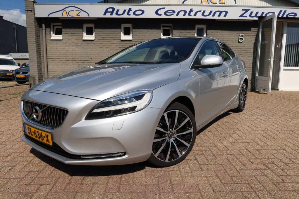 Volvo V40 2.0 T3 NORDIC+ , NAVI , CAMERA, PANO, LED, Gebruikt, Euro 6, 4 cilinders, 1969 cc