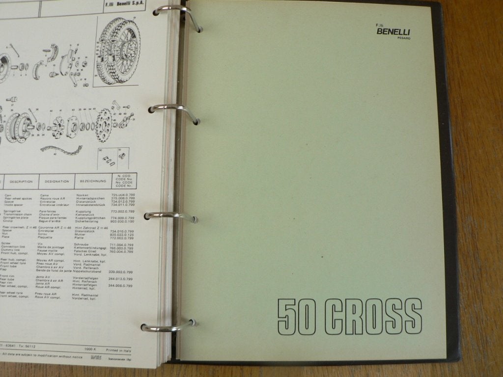 2 BOEKEN BENELLI MOTOR BROMFIETS SCOOTER, Ophalen of Verzenden, Overige merken