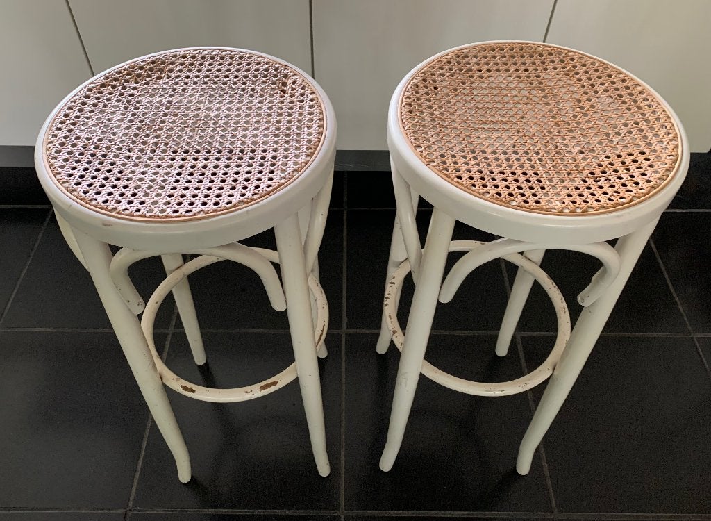 2 Bistrokrukken of Barkrukken Thonet stijl wit, Huis en Inrichting, Ophalen, Gebruikt, 60 tot 90 cm, Hout
