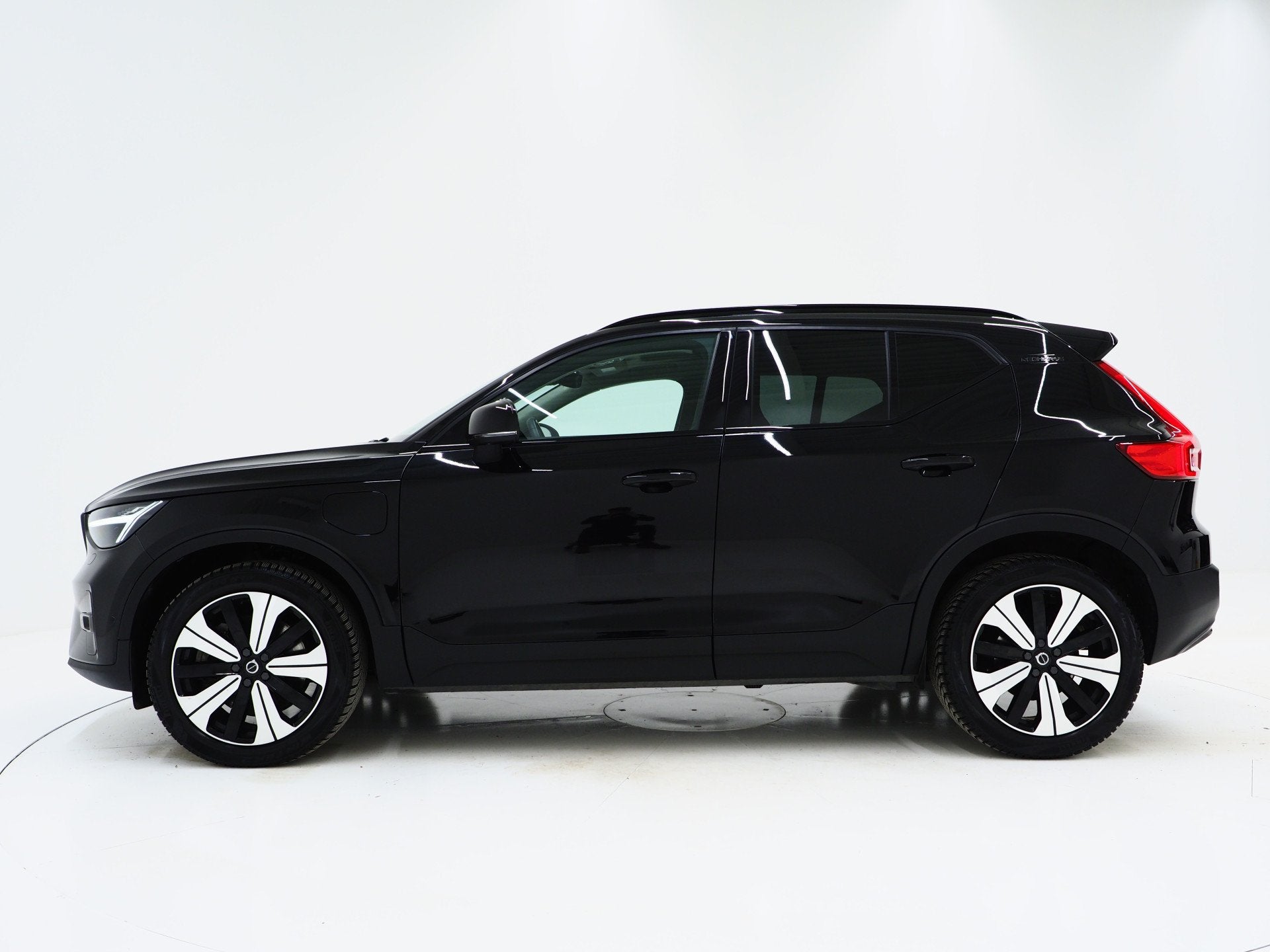 Volvo XC40 1.5 T5 Plug-in hybrid Ultimate Dark | Panoramadak, Dealer onderhouden, Gebruikt, Zwart, Bedrijf
