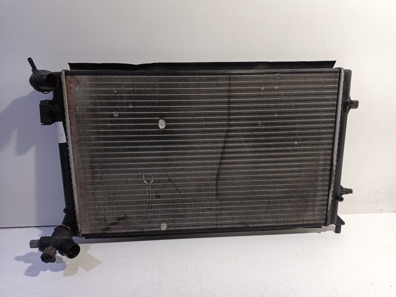 Radiateur Volkswagen Golf, Auto-onderdelen, Onderdelen@venauto.nl, Van der Ven Autorecycling B.V., Gebruikt, Ettenseweg 76, 4706 PB Roosendaal, The Netherlands