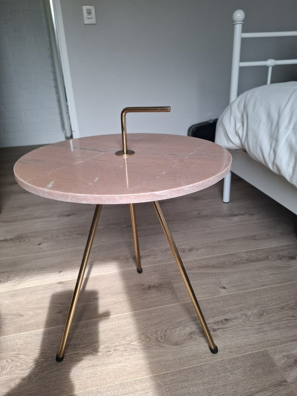 Bijzettafel marmer roze en goud, Minder dan 55 cm, Rond, Zo goed als nieuw, Ophalen