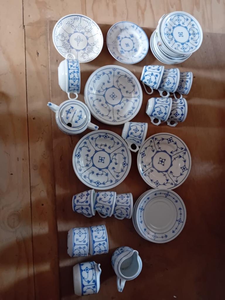 Jager servies kopjes borden melkkannetje suikerpot, Ophalen of Verzenden, Buitenland, Munten