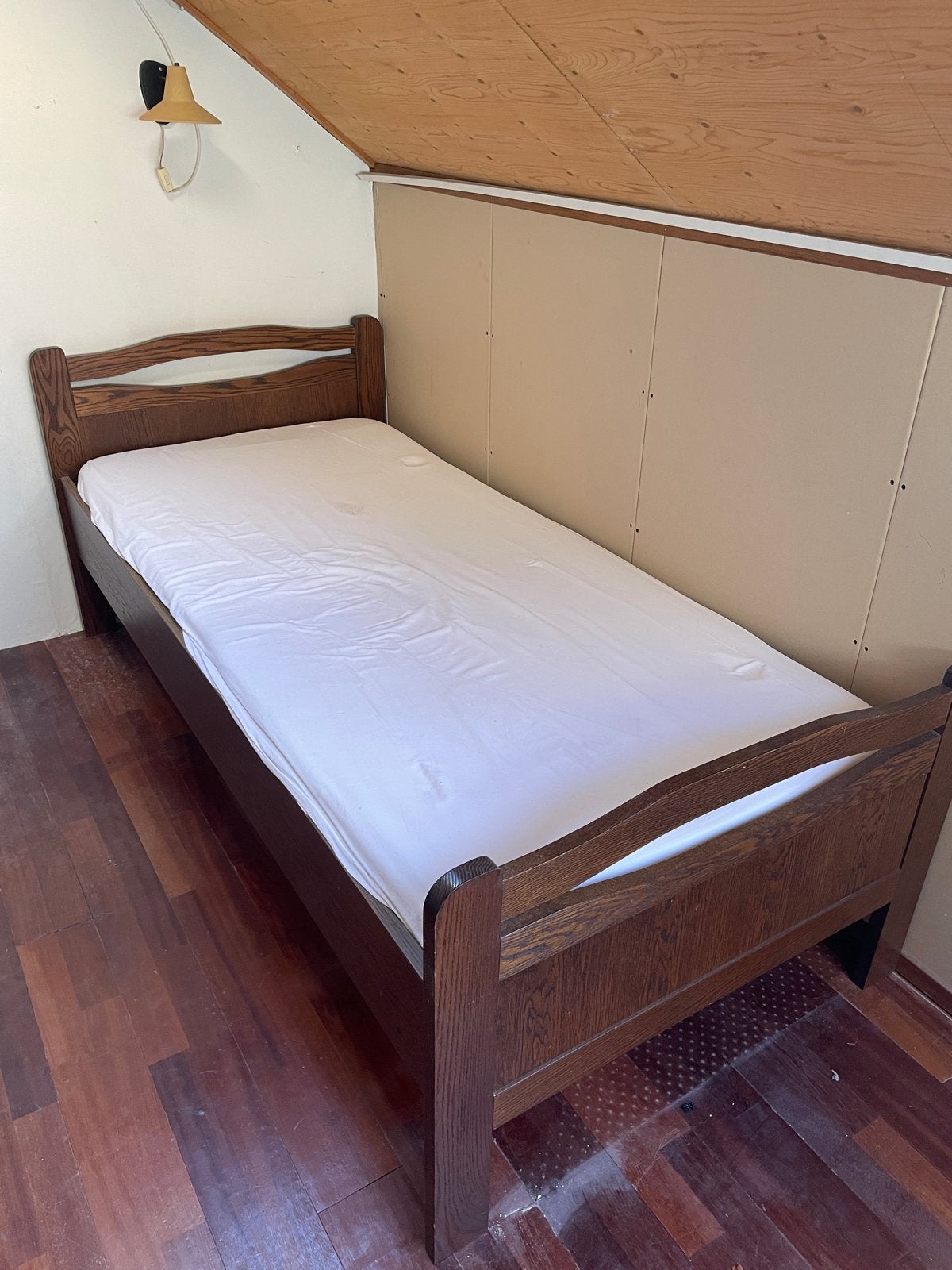 Vintage massief houten bed jaren 50/60 incl lattenbodem, Ophalen