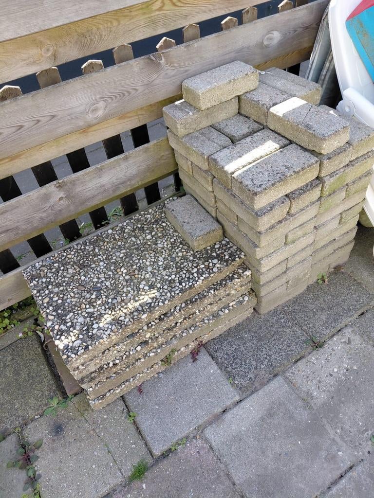 Tegels, gratis af te halen in Emmen, Ophalen, Beton, Terrastegels