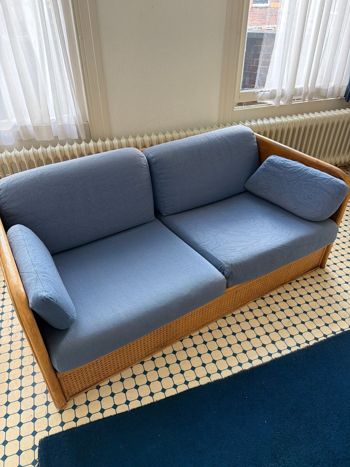 Vintage rotan bank met blauwe kussens, Ophalen, Gebruikt, 150 tot 200 cm, Tweepersoons