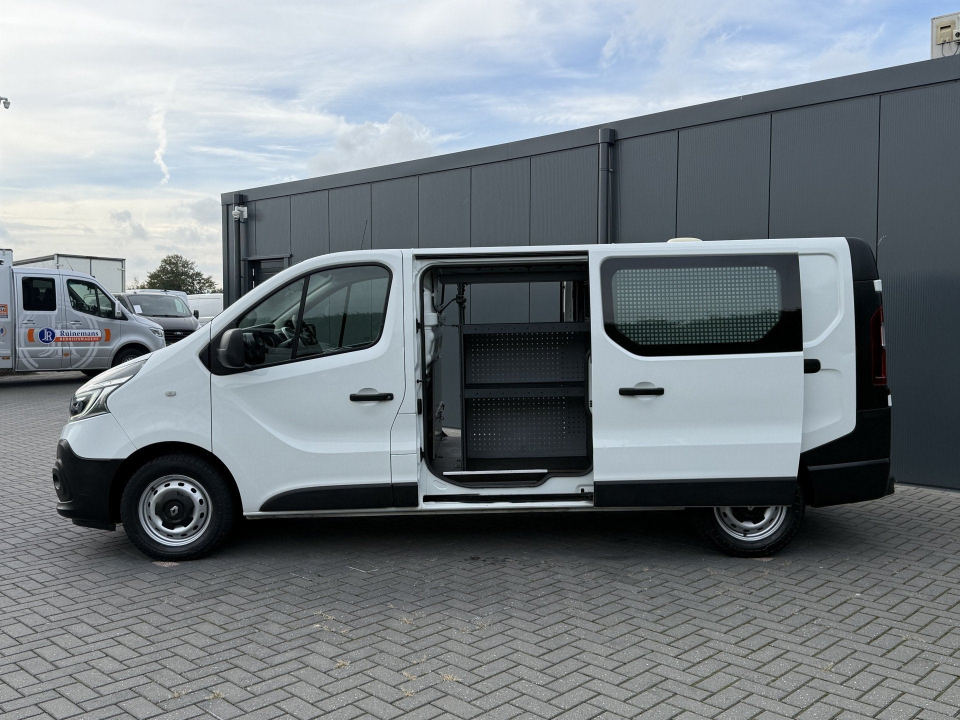 Renault Trafic 2.0 dCi 120 PK / L2H1 / 2x SCHUIFDEUR / INRIC, Voorwielaandrijving, Gebruikt, 4 cilinders, 2000 kg