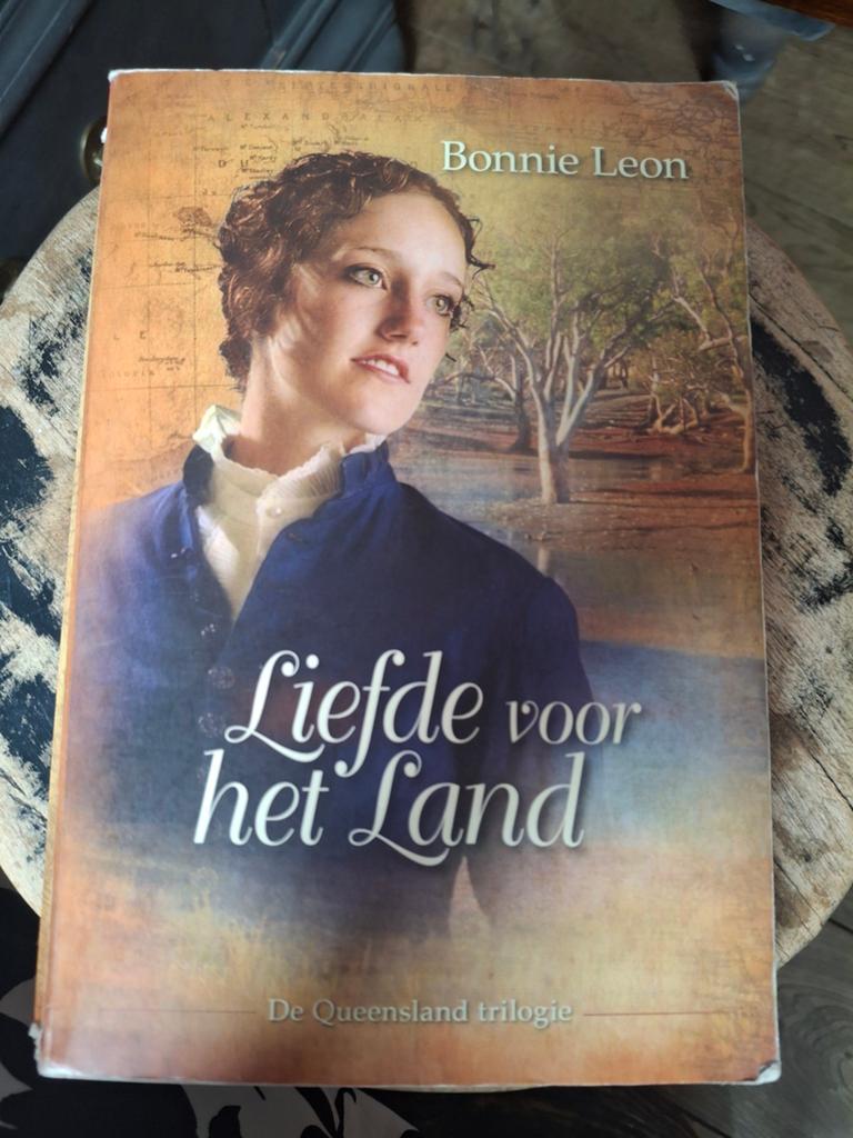 Liefde voor het Land - De Queensland trilogie, Boeken, Historische romans, Ophalen of Verzenden, Gelezen, Bonnie Leon