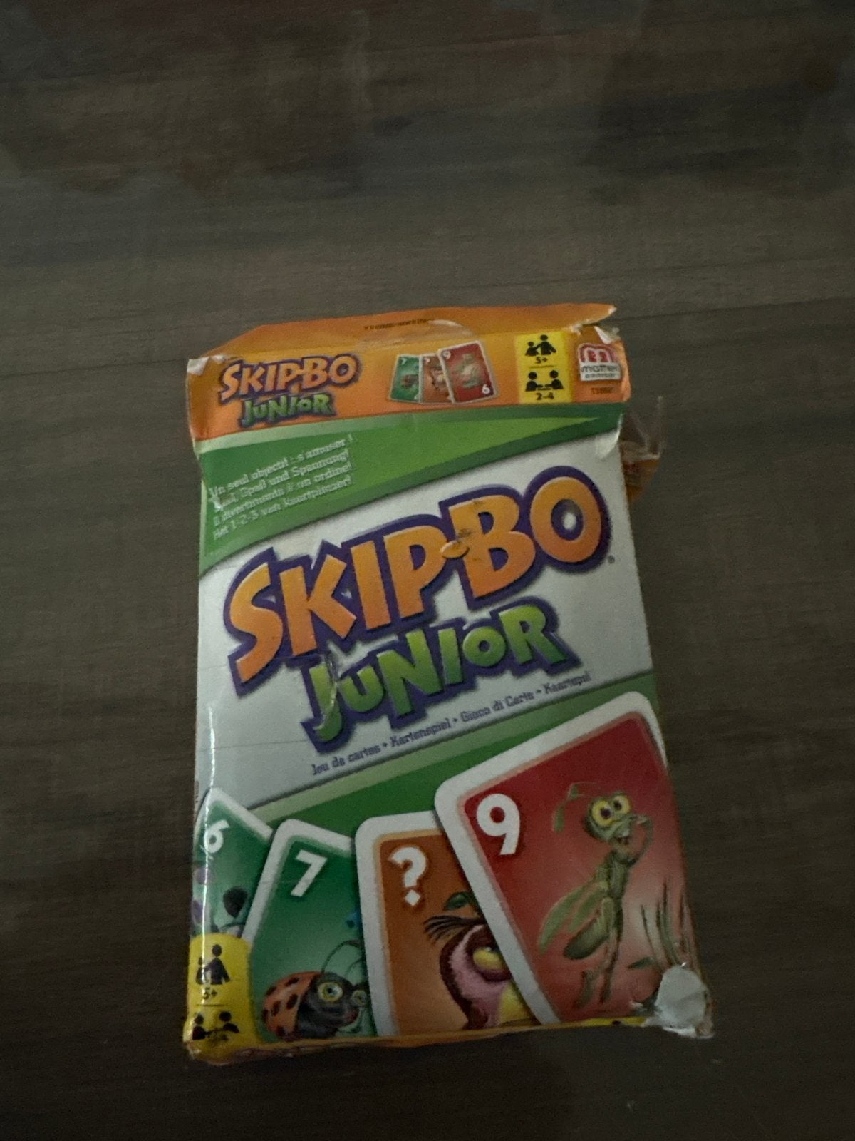 Skip-Bo Junior kaartspel - Doos beschadigd, kaarten goed, Drie of vier spelers, Ophalen of Verzenden, Gebruikt