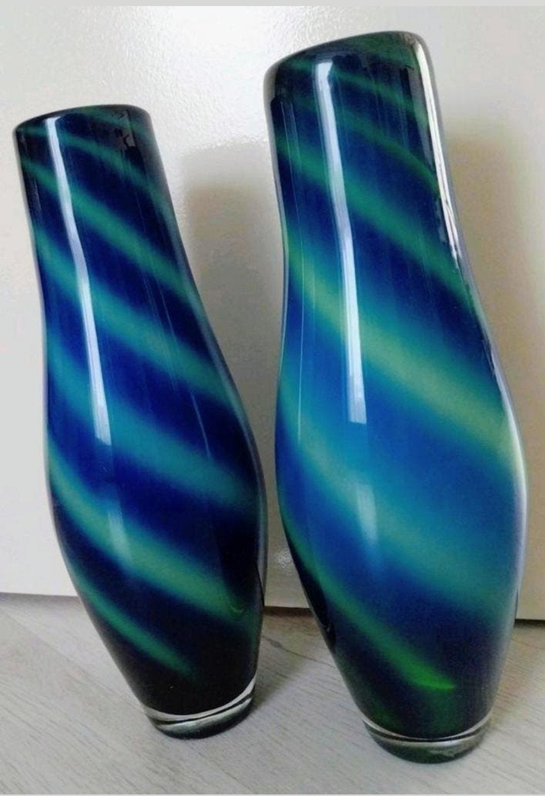Set van 2 handgemaakte blauwgroene glazen vazen,, Ophalen of Verzenden