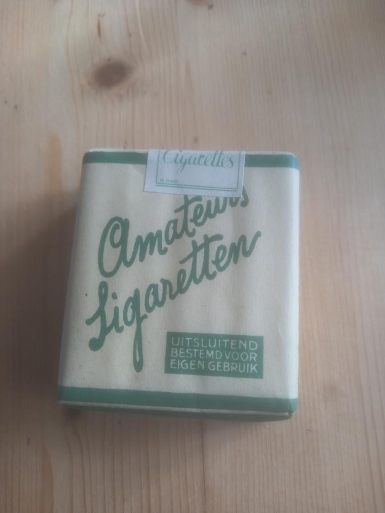 Pakje amateur sigaretten  met k nummer uit de oorlog surroga, Ophalen of Verzenden, Overige soorten, Nederland, Overige typen