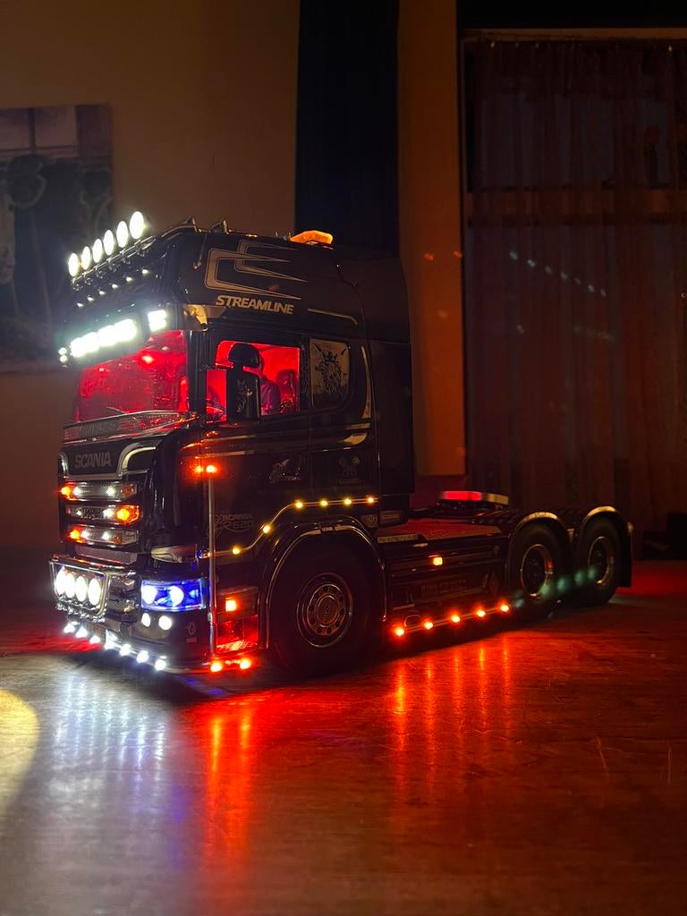 RC RTR 1/14 Scania Tamiya Show Truck met Beier. Full options, Ophalen of Verzenden, Zo goed als nieuw, Auto onroad
