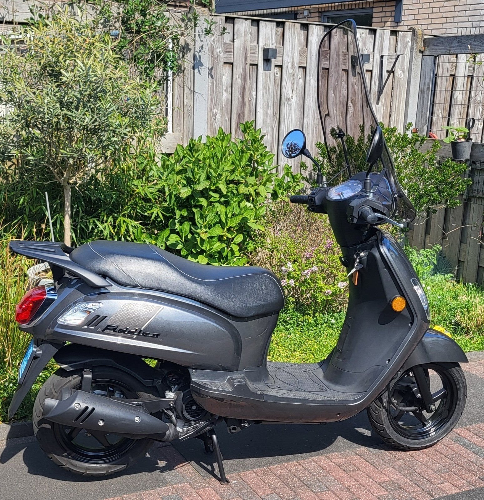 Sym fiddle 50i snorscooter bj 2023 3514km, Ophalen, Zo goed als nieuw, Benzine