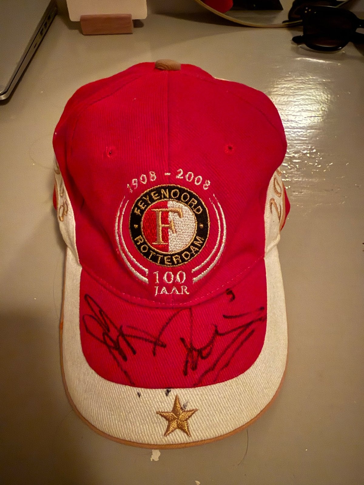 Feyenoord pet jubileuk editie 100 jaar met handtekeningen, Ophalen of Verzenden, Gebruikt, Feyenoord, Pet of Muts