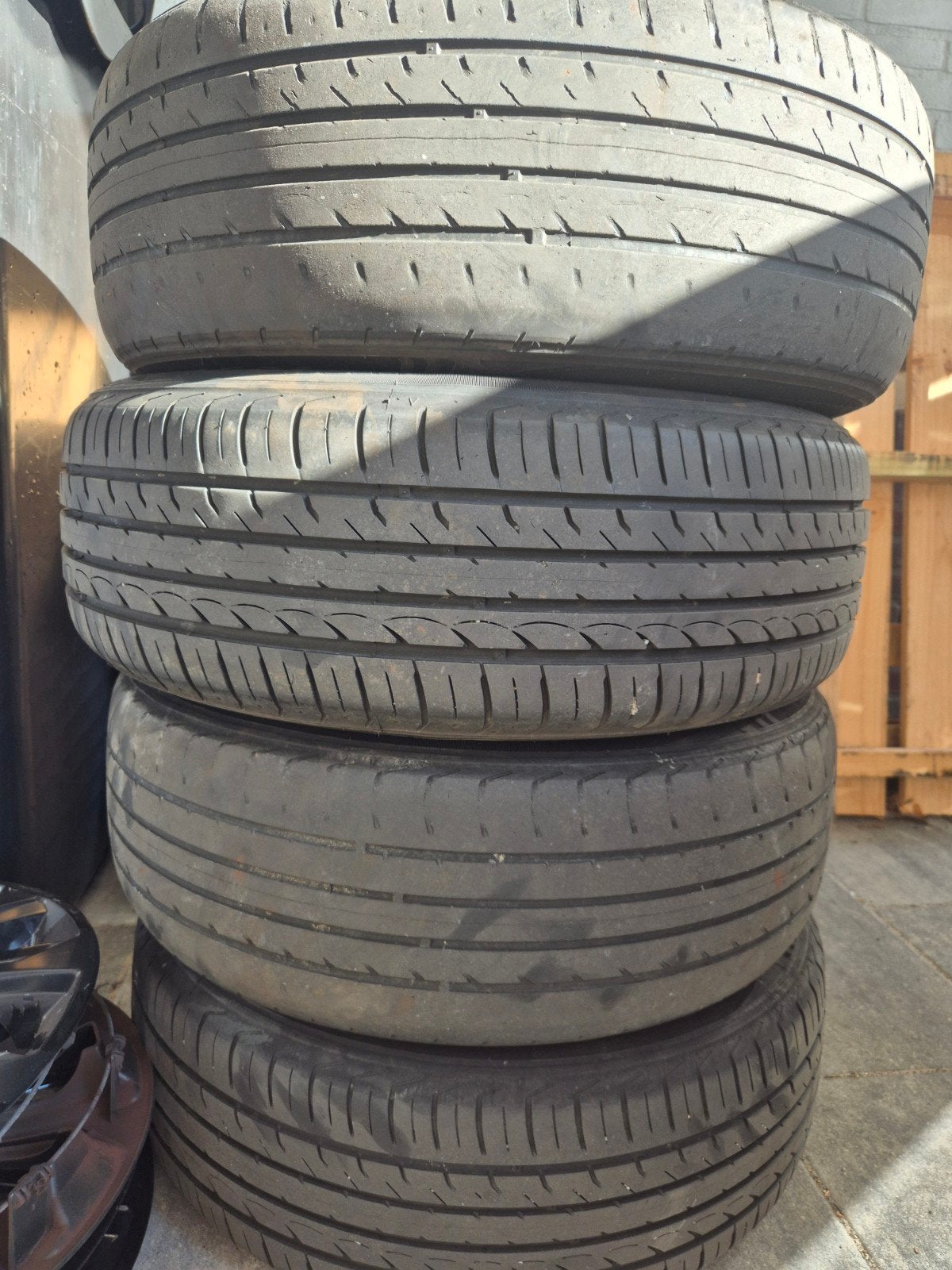 Gebruikte zomerbanden met velgen en wieldoppen - 185/60R15, Ophalen, Gebruikt